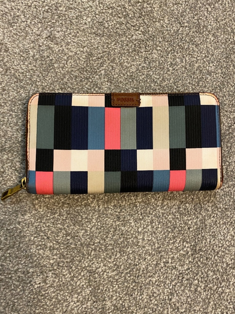 Fossil wallet multi-color patchwork brown interior zippered